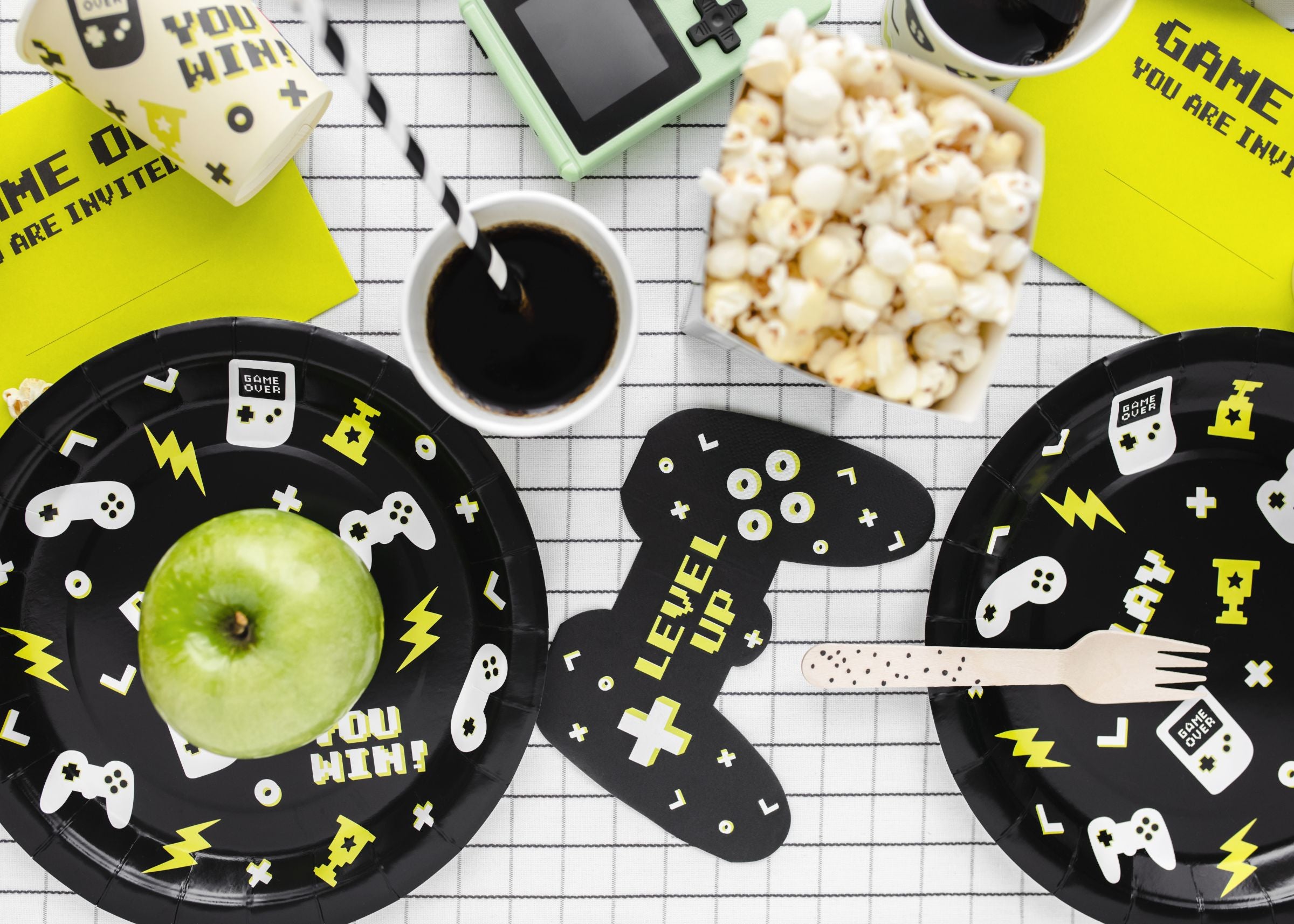 Gamepads Party Paper Plates decorations