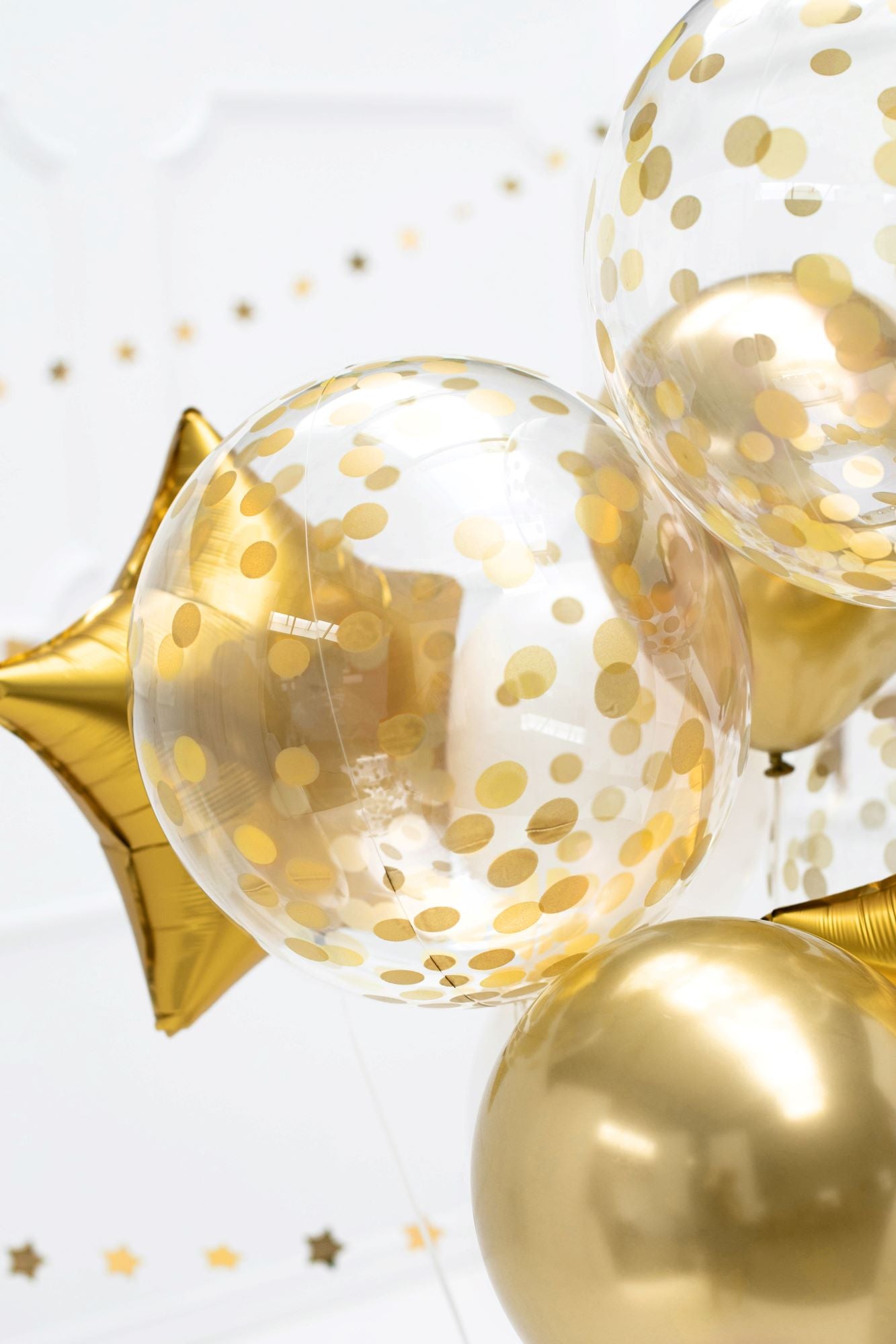 Orbz Balloon with Gold Dots party decoration