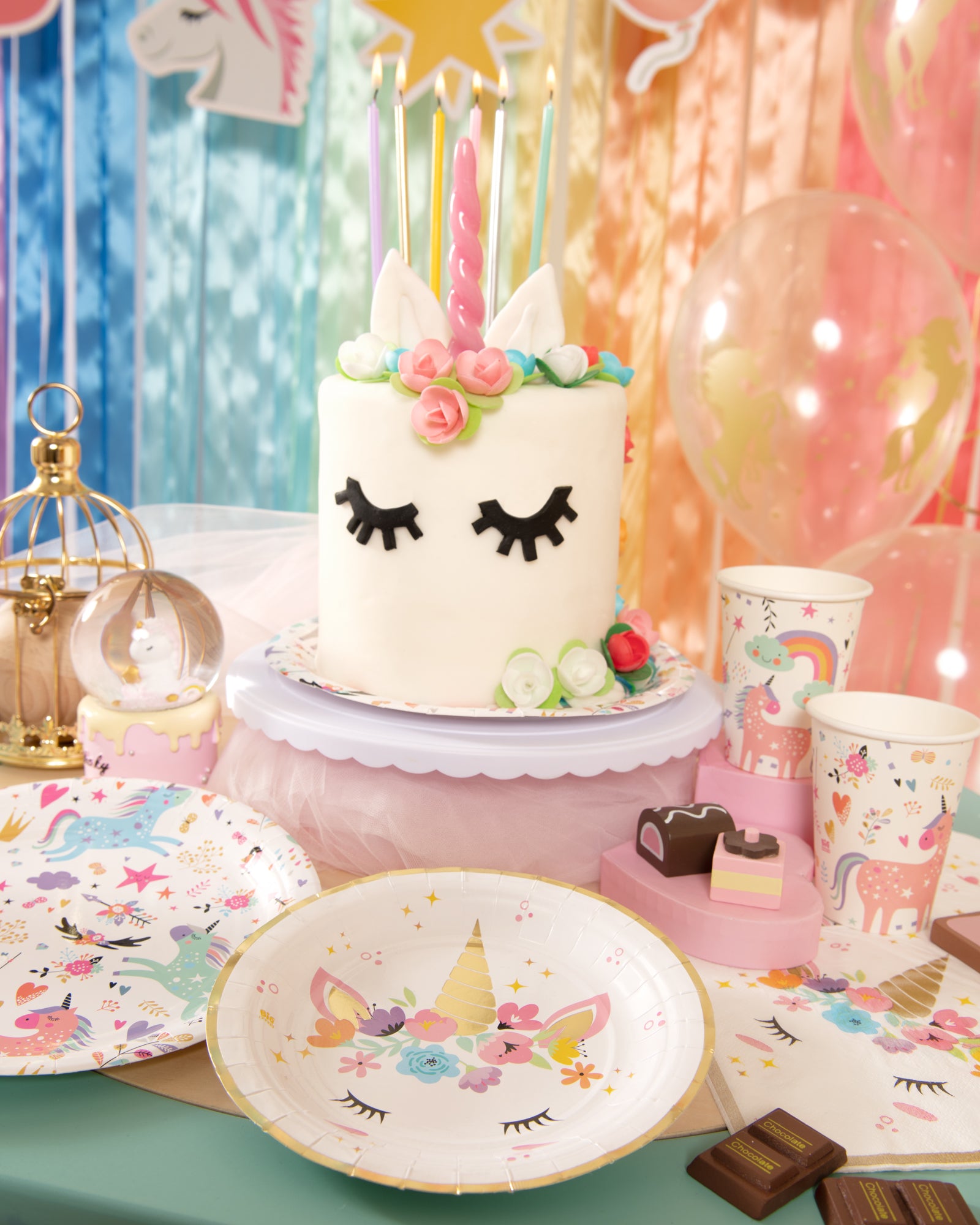 Unicorn Party Paper Plates display