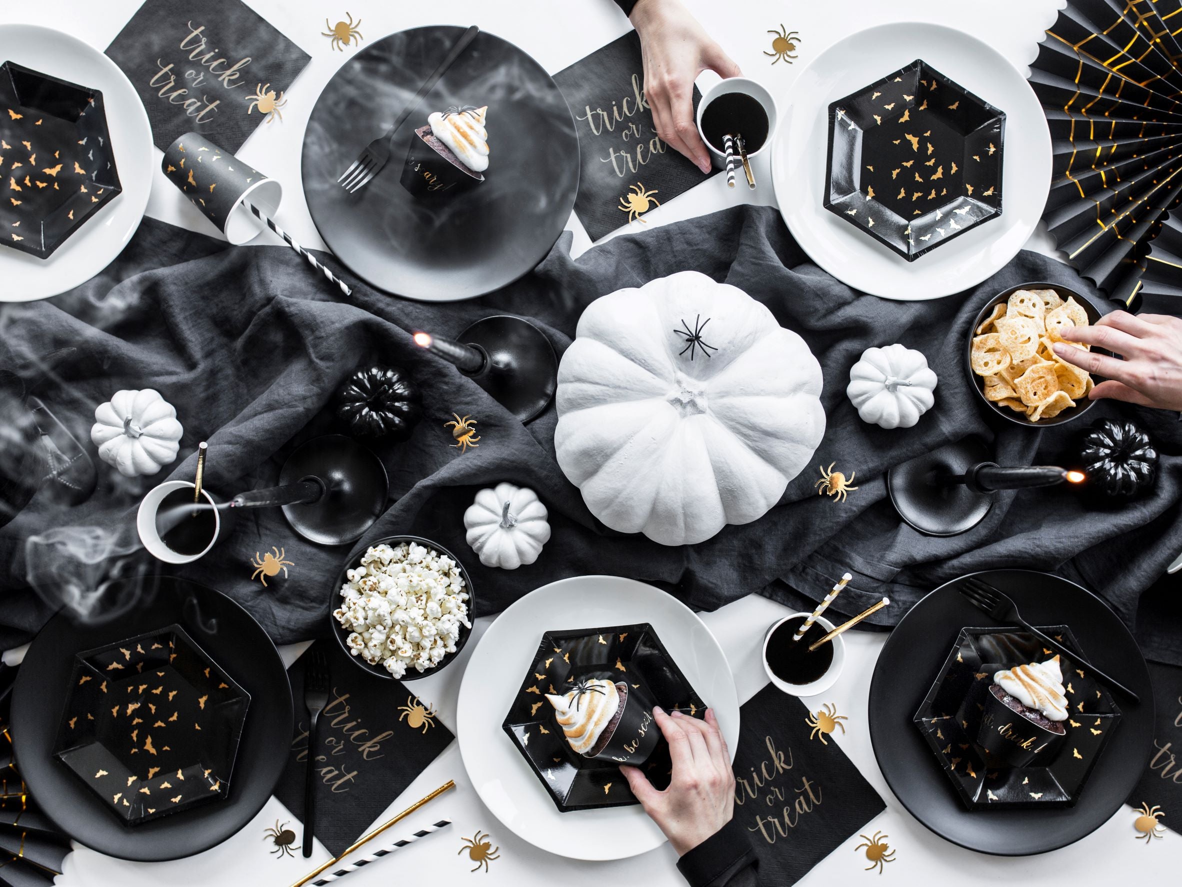 Trick or Treat Plates Halloween party tableware ideas