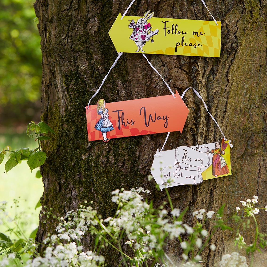 Alice in Wonderland Bright Hanging Paper Sign Decorations