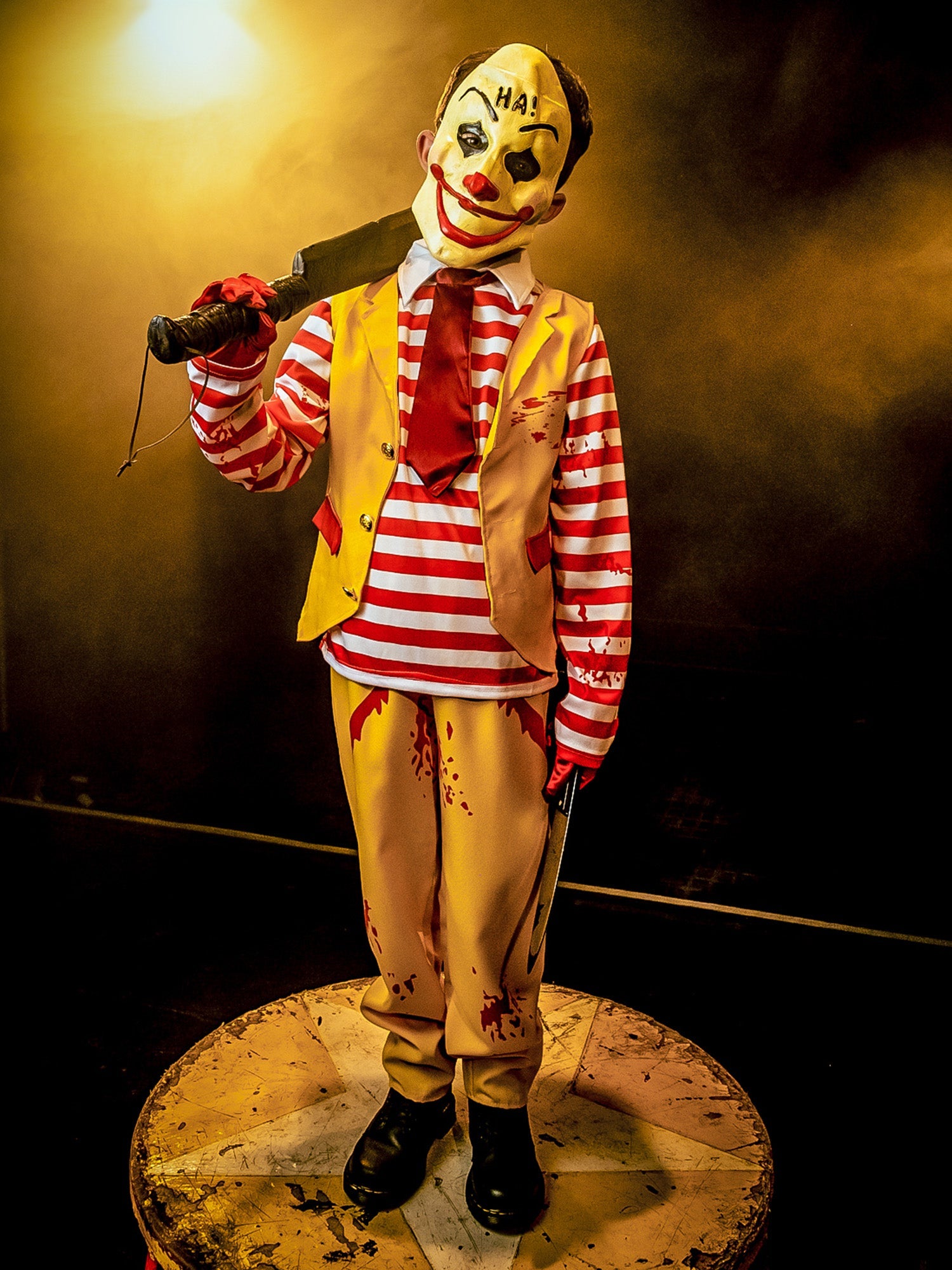 Creepy clown Halloween costume for boys with yellow waistcoat, striped shirt and scary clown mask
