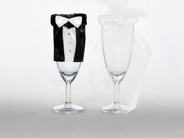 Newly-weds Drinking Glasses Clothing Set
