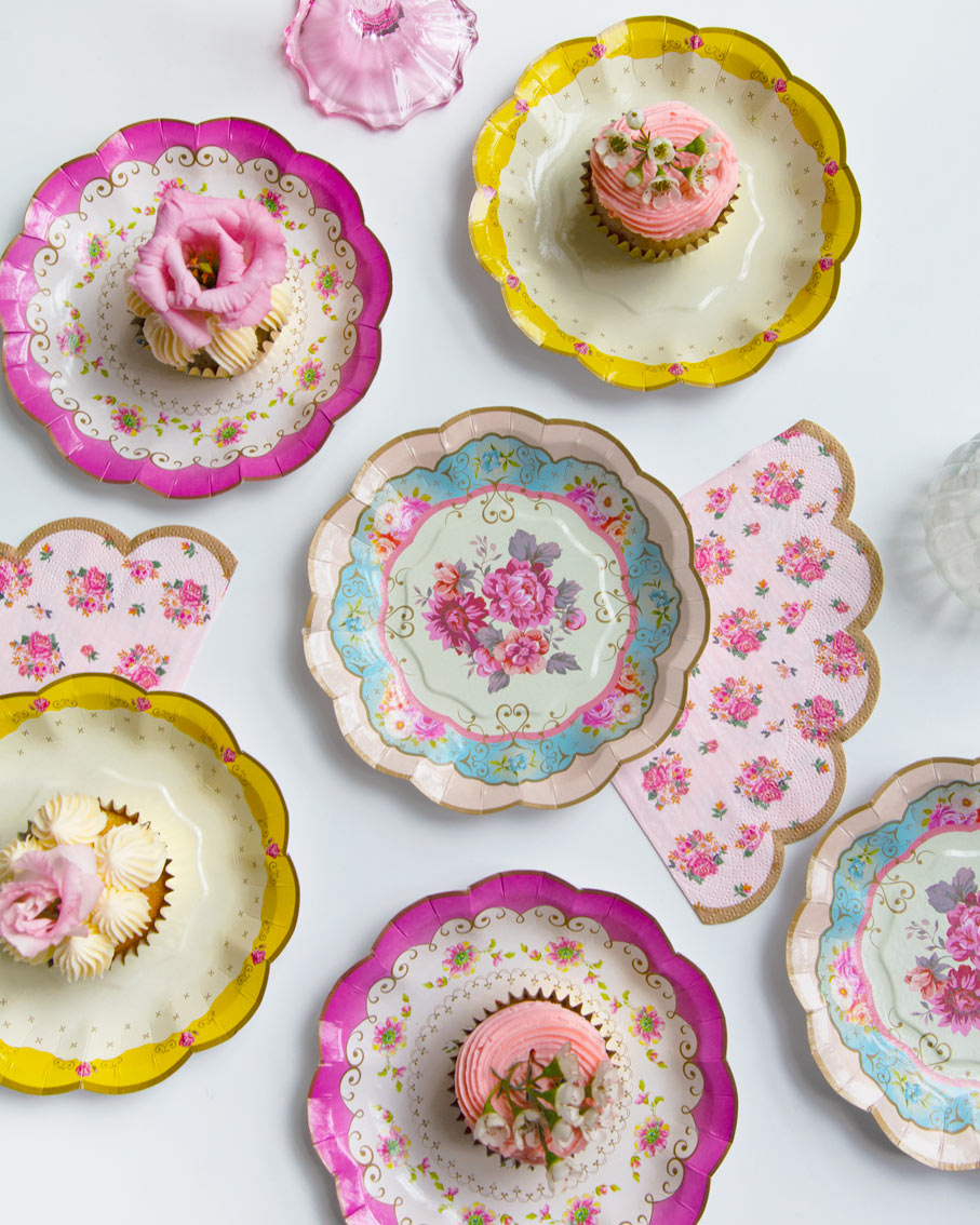 Truly Scrumptious Paper Plates Party tableware